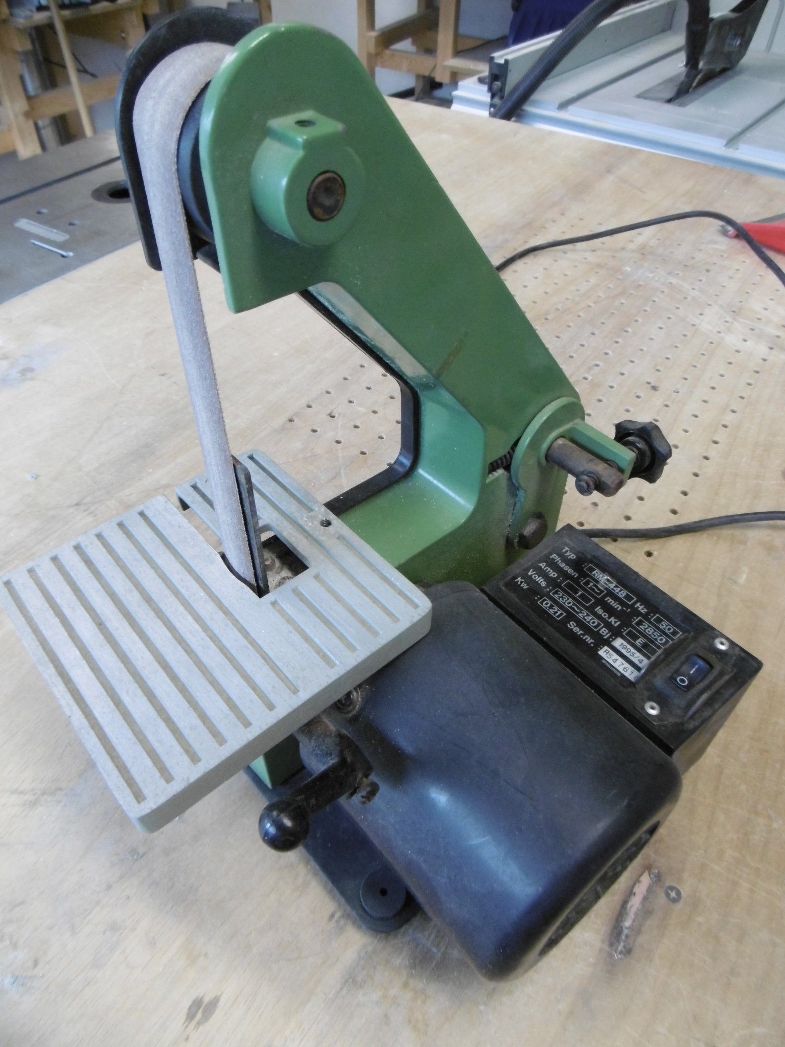 File:Tool_Kleine bandschuurmachine_Picture.jpg