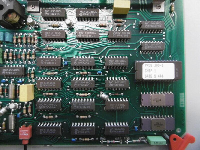 Bestand:Detail ICtjes en EPROM Kimus2.jpg