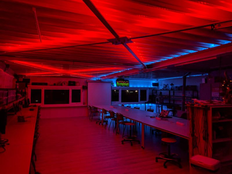 Bestand:Bitlair space2 leds.jpg